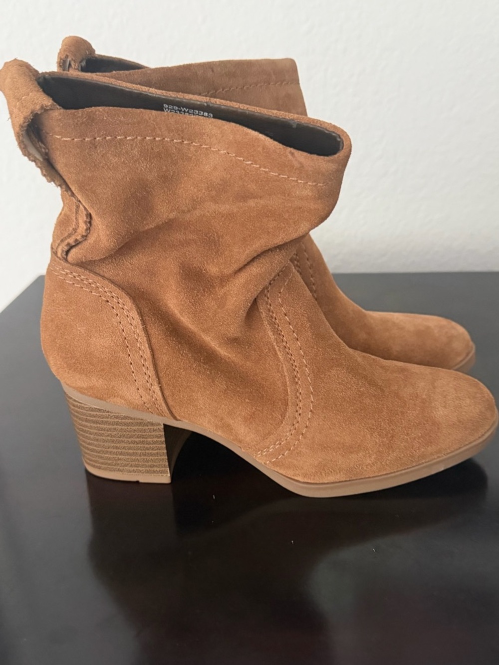 White Mountain Behari Suede Slouch Booties Tan NWT 7.5 (No Box) - Picture 2 of 6